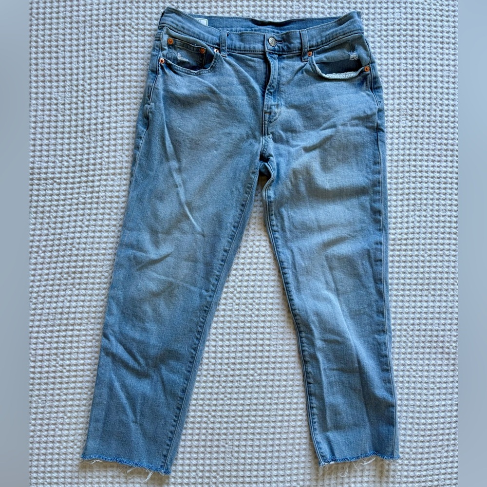 Gap Women’s Girlfriend Mid-Rise Light Wash Jeans: 28|6R